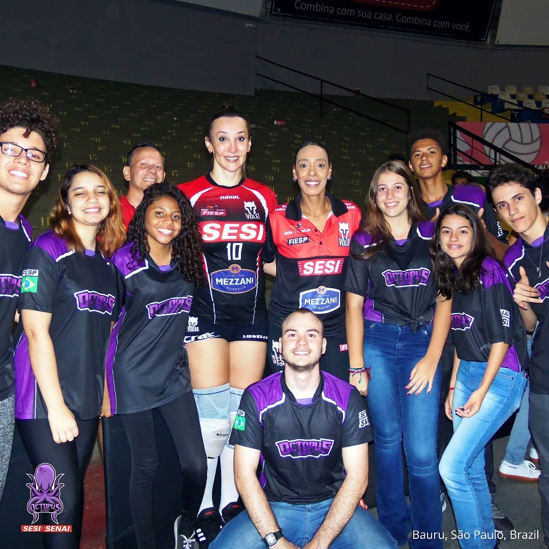 frc7567's tweet image. Friday (12/06) we went to the Volleyball SuperLiga 2019/2020 collecting good clothes, personal hygiene items and non-perishable products, besides spreading our knowledge through STEAM.  🐙

 #GoOctopus

Instagram: @frc7567
Facebook: SESI SENAI Octopus 7567

@SesiVoleiBauru