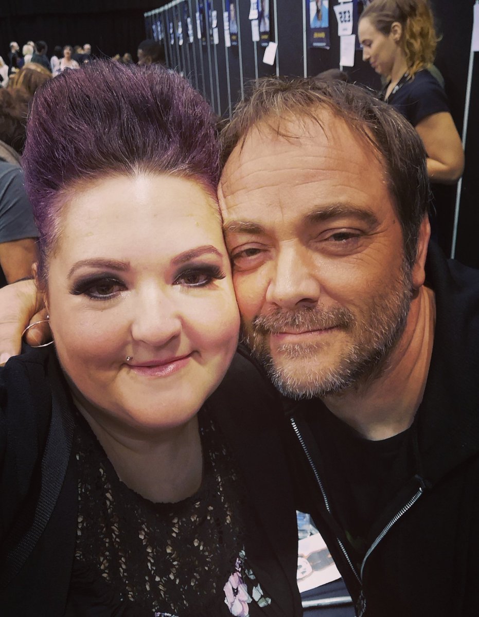 sammyvenables1's tweet photo. Finaly got to meet the devil himself @Mark_Sheppard I live how down to earth and fun you are thank you so much for been amazing can't wait to see you again 😘 https://t.co/hEe6Rn56Wl