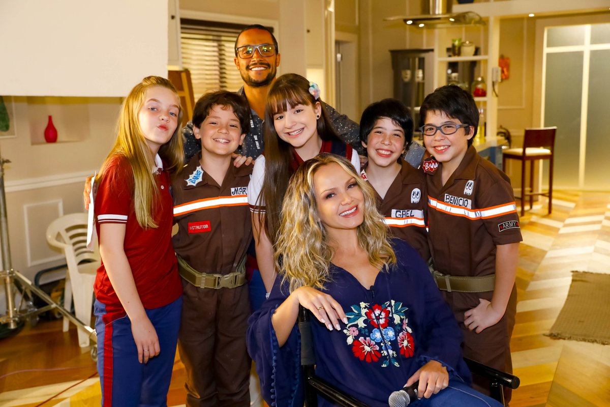 Obrigada Polianjos por ajudarem nesse lindo "Beleza Renovada"! Estamos aqui atentos para a transformação da Viviane! Foto: Gabriel Cardoso/SBT #Eliana