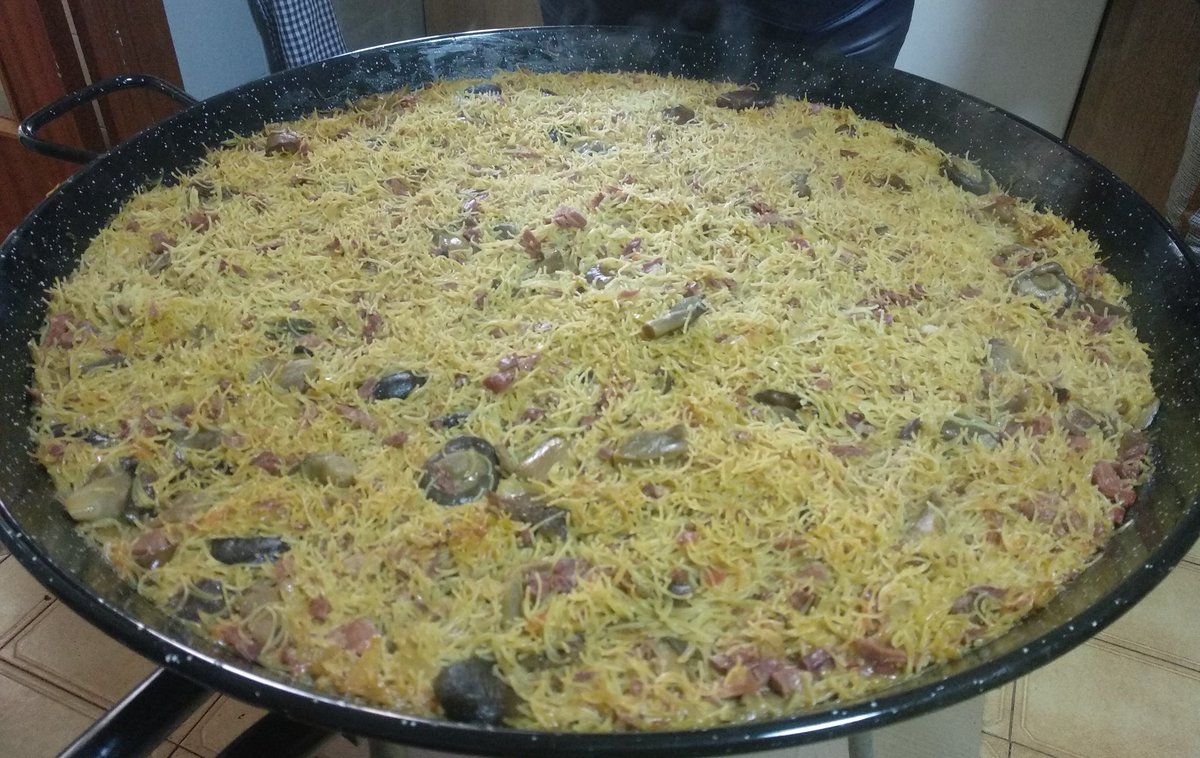 Fer_faldo's tweet photo. ¿Qué preferís "fidefoie" o fideuá de gambas? https://t.co/czaWsFfXF5