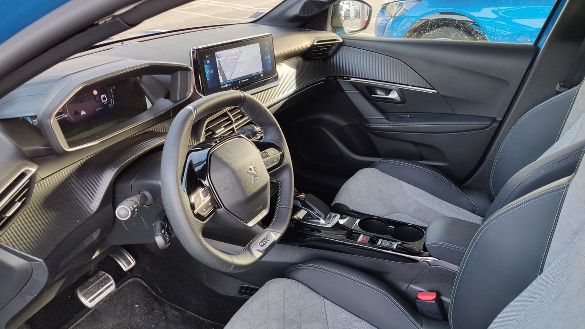 dmeance's tweet photo. La semaine dernière j'ai pu avoir la chance de tester en circuit mixte la nouvelle #Peugeot #e208 et... j'ai eu un véritable coup de coeur ! @PeugeotFR @BernierGroupe
#Nouvelle208 #New208 #Peugeot208 #Peugeote208 #GTline #208GTline https://t.co/wr1pKWKl7y