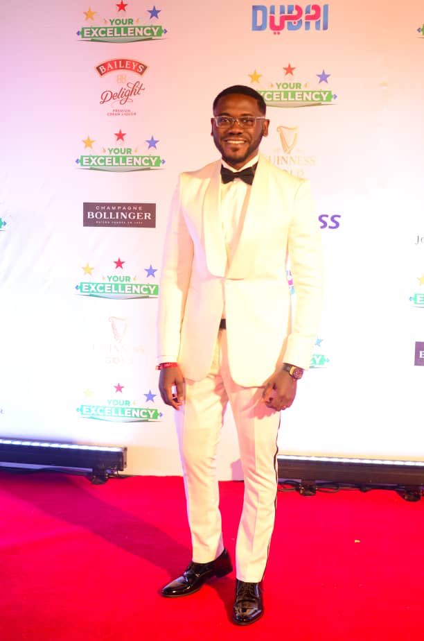 ebonylifefilms's tweet photo. @_deyemi (Michael Idehen) on the red carpet of #YourExecellencyPremiere showing us what it is to be young and dapper || Theme: Inaugural ball.  Check our insta stories for more from the premiere and don’t miss #YourExecellencyMovie in cinemas from Friday #December13 https://t.co/KCTmYIcAVq