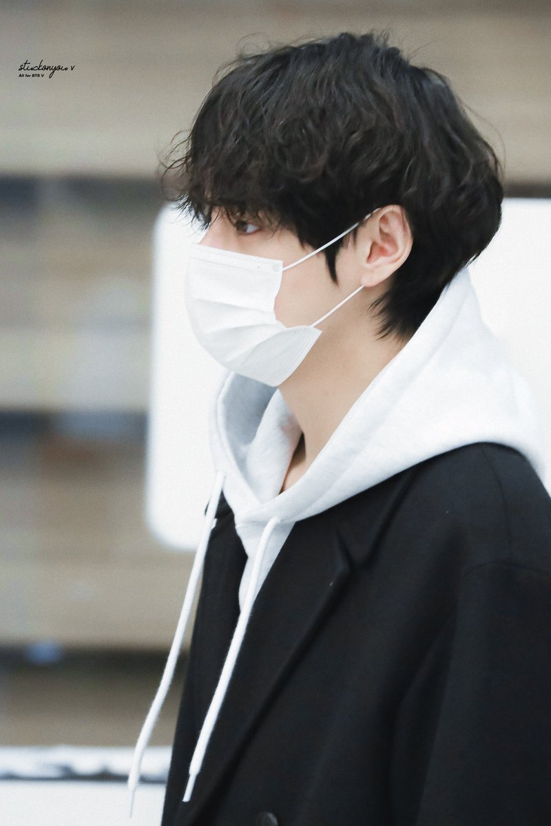 stuckonyou_v's tweet photo. 191209 ICN 
#V #뷔 #태형 #TAEHYUNG #BTSV  #KimTaehyung #김태형 #テテ #BTS  #방탄소년단뷔 @BTS_twt https://t.co/hp1oF3Rsiq