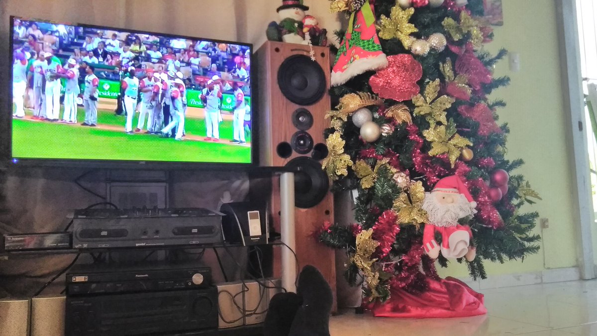 Gotcha_Lemieux's tweet photo. Acabando de llegar del interior, a disfrutar de la transmisión del #JuegoDeLeyendas #LIDOM #CdnSportsMax @CDNSportsMax @JohnnyTrujillo1 ✌️👮 -En atención, y fiel sintonía siempre. Saludos para todos. 🤗 https://t.co/VNatzPoltr