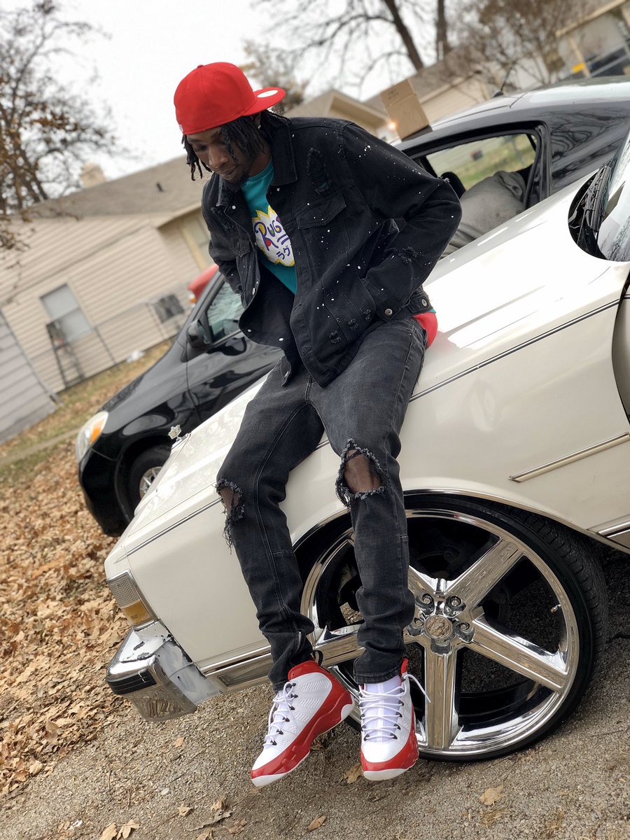 JuggHilfiger32's tweet image. Survived in the trenches🏚, I'm a war baby, I had to slide on the sliders that ain't normal baby. 🏄🏿‍♂️♥️ #Free2K🔓