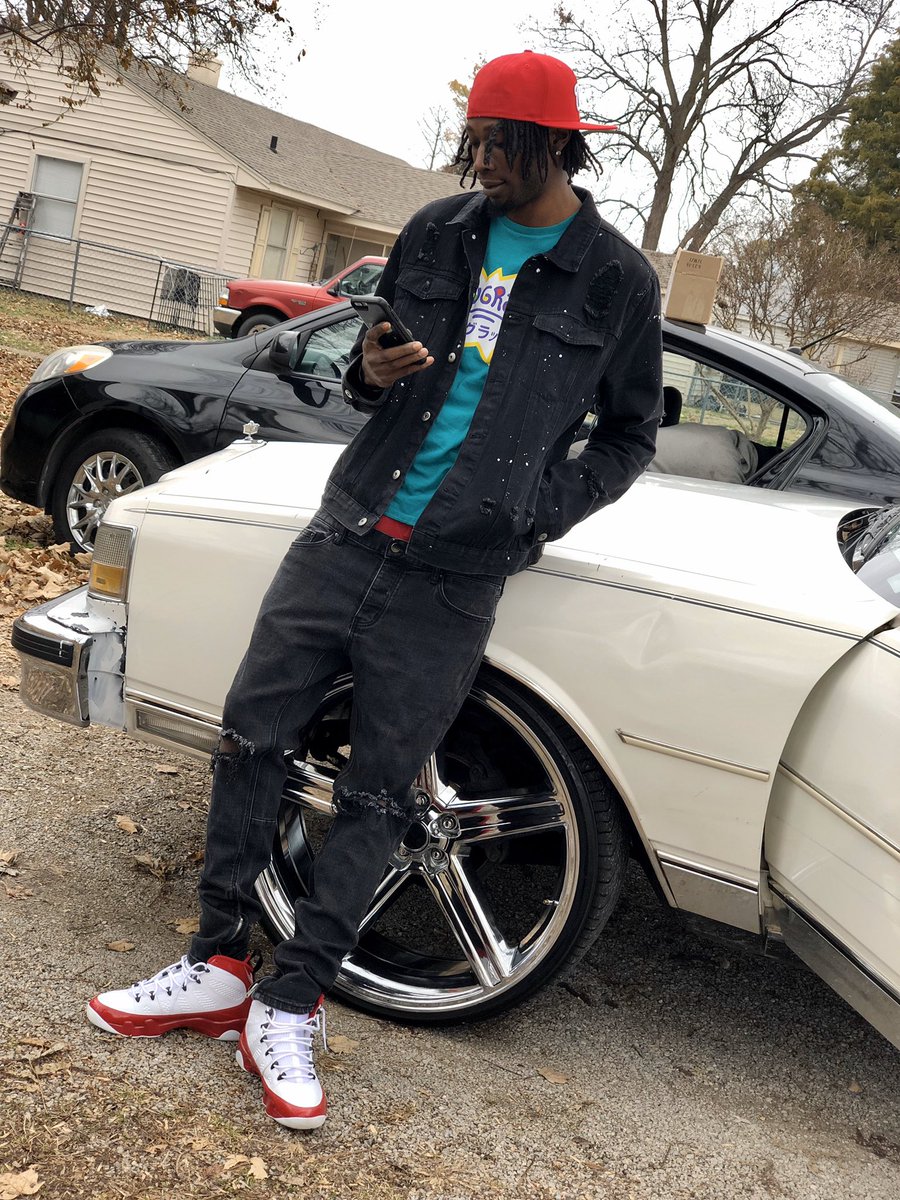 JuggHilfiger32's tweet image. Survived in the trenches🏚, I'm a war baby, I had to slide on the sliders that ain't normal baby. 🏄🏿‍♂️♥️ #Free2K🔓