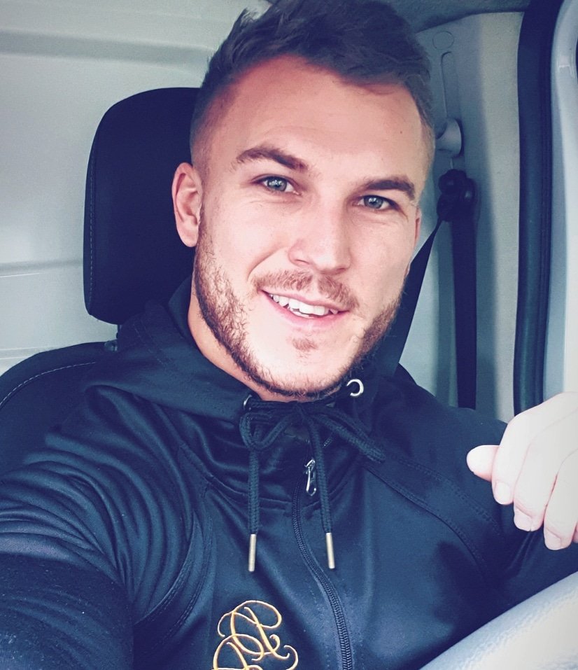 dannydobsonpro's tweet photo. Reflecting energy. 😁
----------------------
Training &amp; Nutrition plans 
》》》Reduced prices on all packages! 12/2019
https://t.co/ksEAJcT5Zi https://t.co/84pbslkbq0