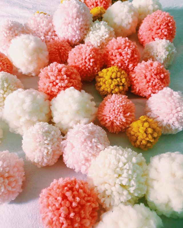 traceofneon's tweet photo. The holidays have put me in a major  #crafting mood. Been sneezing from breathing in #pompom dust and not even mad about it. #pompomseverywhere https://t.co/qfncMVtIE8 https://t.co/0wINAe4mQV