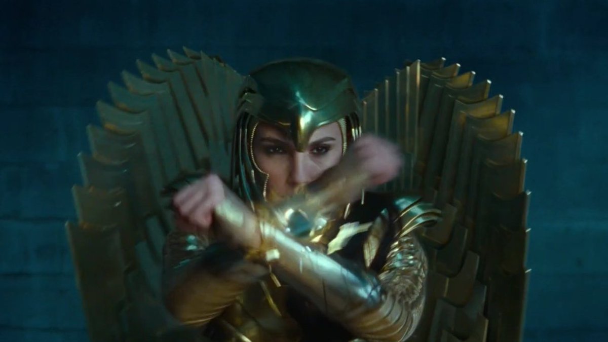 UniversoDCnauta's tweet photo. A "pose" da Mulher Maravilha. #WW84 https://t.co/qNUUE0FmWN