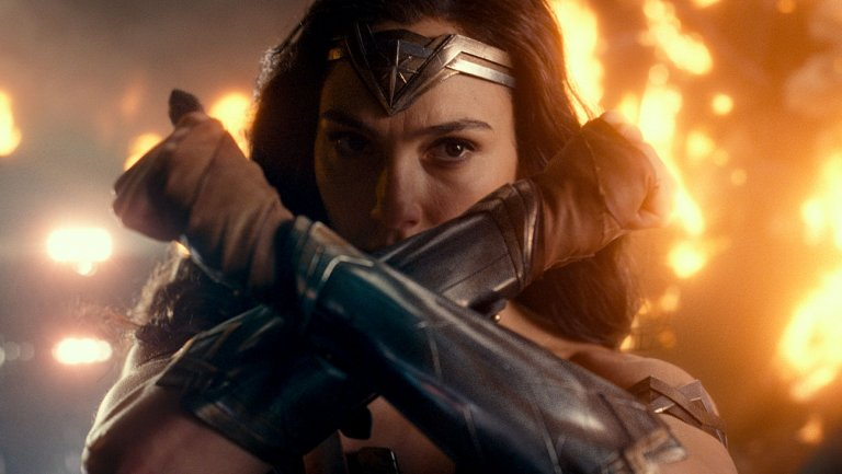UniversoDCnauta's tweet photo. A "pose" da Mulher Maravilha. #WW84 https://t.co/qNUUE0FmWN