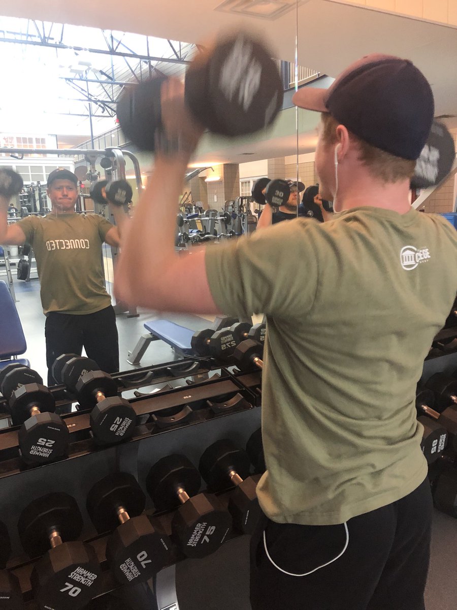 berryrowingcrew's tweet photo. The Viking Crew is getting the grind in before finals this week! Good luck and finish the semester strong! #weallrow https://t.co/vd5OUiMvOD