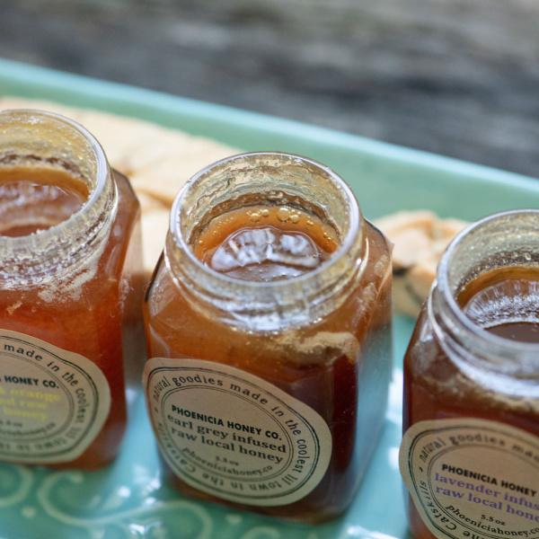 Do you have someone on your nice list that's especially sweet? 😊 They'll love this gift set with three flavors of <a href="/PhoHoneyCo/">Phoenicia Honey Co.</a> raw honey - Ginger &amp; Orange, Lavender, and Earl Grey. Sweet indeed!
ow.ly/cXJv50xtZ8i