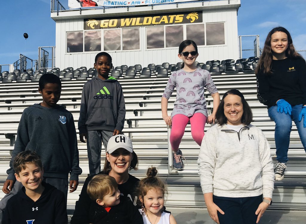 MrsEmilyToller's tweet photo. Great job, MES Beta! We helped clean up after an amazing @RHHSFootball game! I am proud of my Beta kiddos and the hard work our football players put into this season. Awesome job all around! https://t.co/4kMIMtH06u
