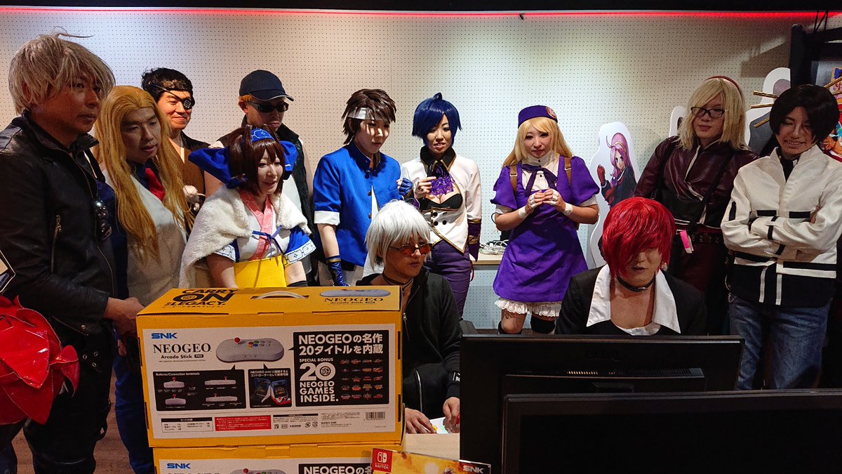 yatsudjiro's tweet photo. 対戦しているプレイヤーもコスプレイヤー、ギャラリーもみんなコスプレイヤー。こんなにも楽しい空間はなかなか無い! #KOFes #KOFes2019 https://t.co/KTGyI4LB8g