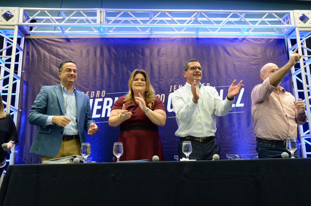 TeamJGO2024's tweet photo. Comisionada residente @Jenniffer2012 junto a @pedropierluisi y @JohnnyMndez36 llegan a la tarima del #CentroDeConvenciones como parte de la #RadicaciónCandidaturaPNP porque ella es #LaDuraEnWashington https://t.co/DLIarD5qYj