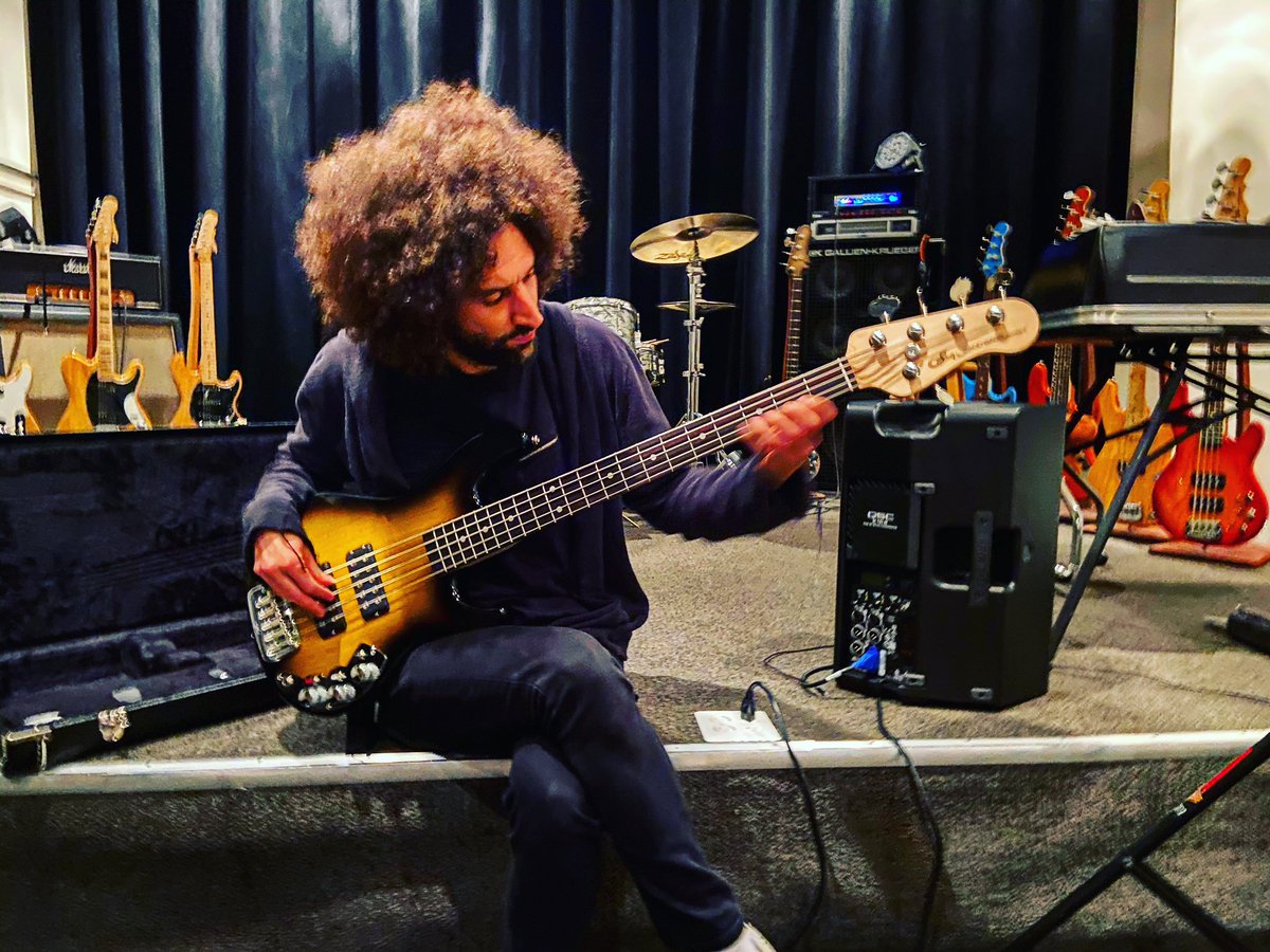 G L Guitars Our Friend Joe Ayoub With His New Clf Research L 2500 He Will Be Rocking It On The Upcoming Season Of American Idol Glguitars Leofender Clfresearch L2500bass T Co Hn0l7dovla G L Guitars Our Friend Joe Ayoub With His New Clf Research L 2500 He Will Be Rocking It On The Upcoming Season Of American Idol Glguitars Leofender Clfresearch L2500bass T Co Hn0l7dovla