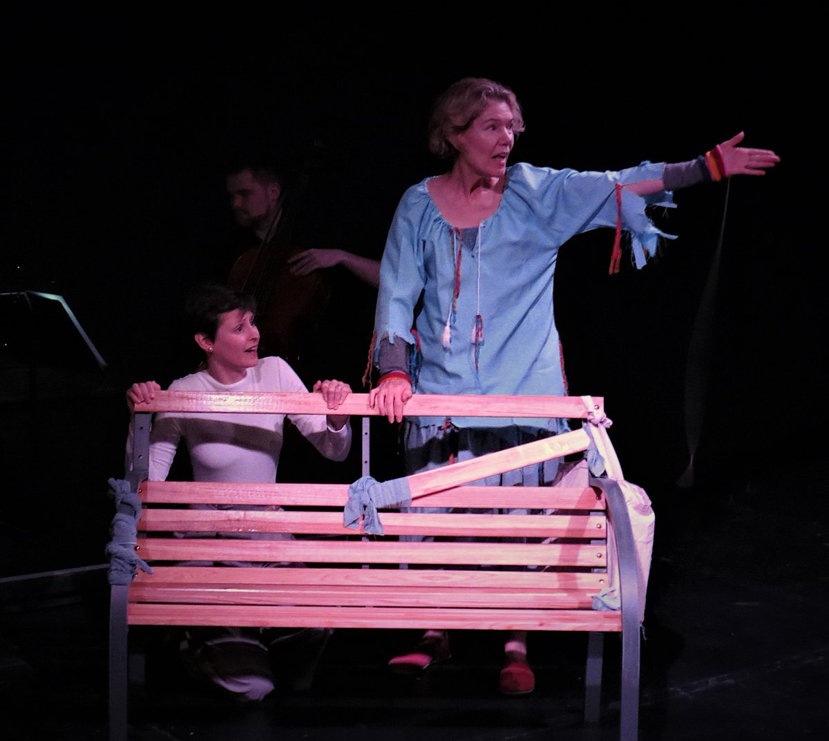 1/4 Absolutely thrilled to have received so many positive, 4**** Star #Reviews for our #production of #ABenchAtTheEdge by <a href="/LuigiJannuzzi_/">Luigi Jannuzzi</a> <a href="/TristanBates/">TristanBates</a>  #directed by <a href="/Kasia_Rozycki/">Kasia Różycki</a> #starring <a href="/MegLak3/">Meg Lake</a> and @HarriMain with original music by Sam Creer