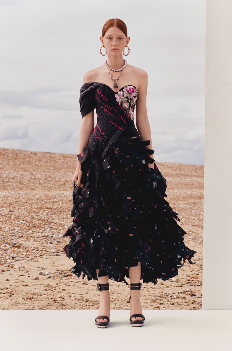 McQueen's tweet photo. An asymmetric tulle corset dress with hand-cut floral fil coupé jacquard embroidered with pale pink and silver thread magnolia flowers.

From the Spring/Summer 2020 pre-collection: https://t.co/qoJOsB8wRz

#McQueenPreSS20
#AlexanderMcQueen https://t.co/86HytMEGP3