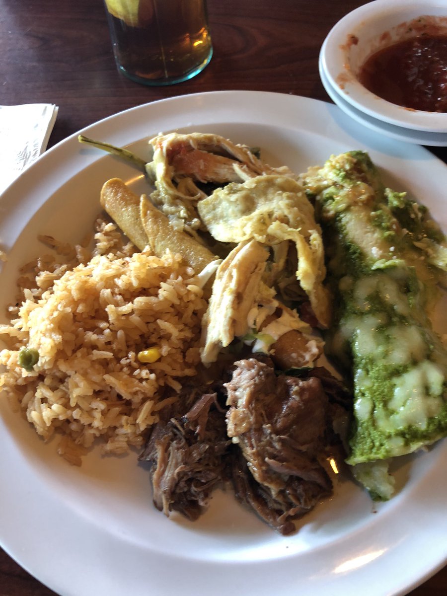 JoshKivett's tweet photo. Tough game last night, but some amazing Mexican food from El Azteca helping heal the wounds. #GoDawgs #ElAzteca #AtlantaOriginal #SECvsTheWorld https://t.co/v2mnkijrjf
