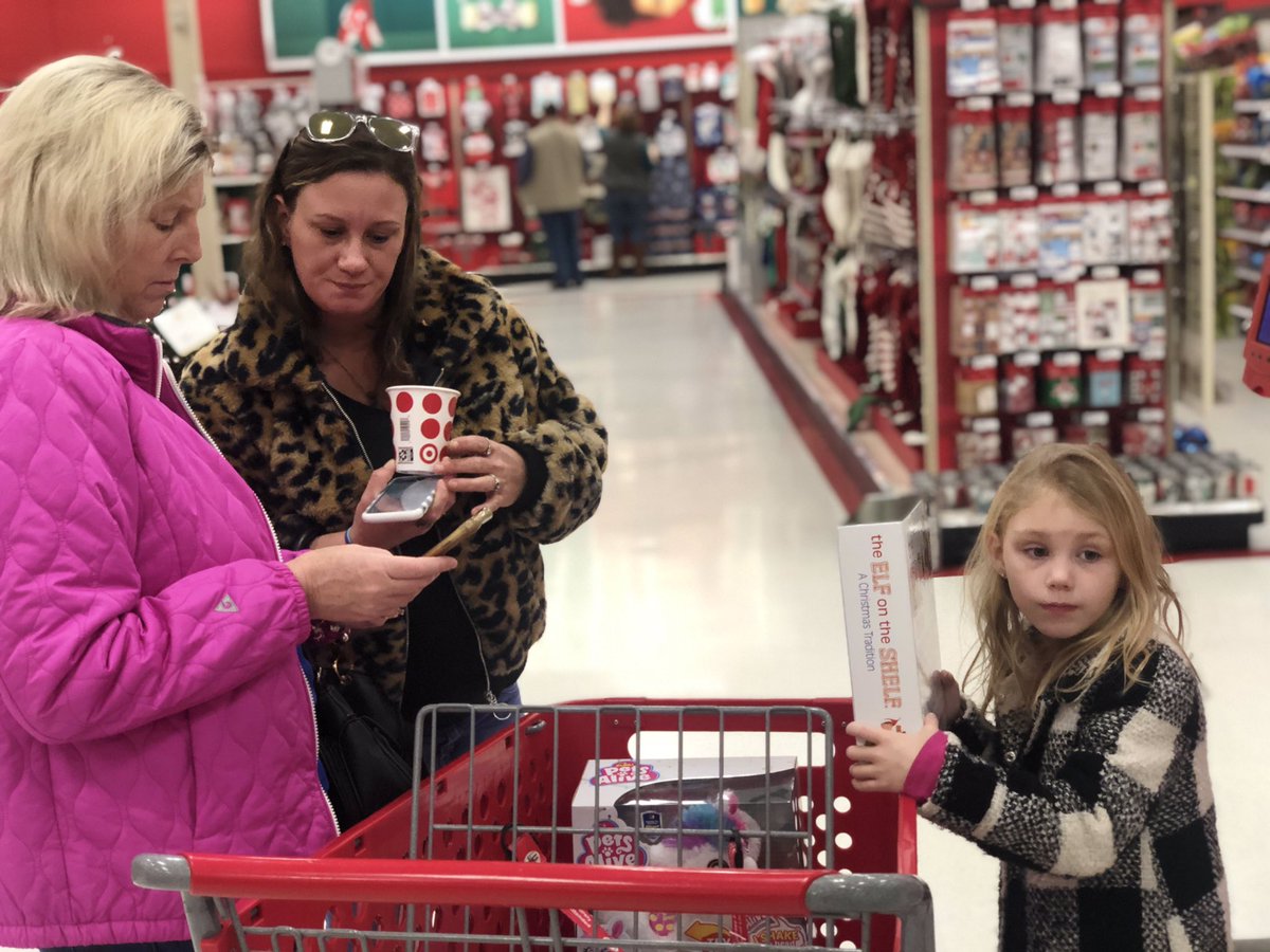 tussingtigers's tweet photo. Thank you to @Target @Kiwanis @Sedonataphouse CH Police Department and the CH community for sponsoring Heroes and Helpers to@support our students @tussingtigers @LES_CHPS @NES_CHPS @CHColonialPride @CHPSK12 https://t.co/QfBd4uT4gg