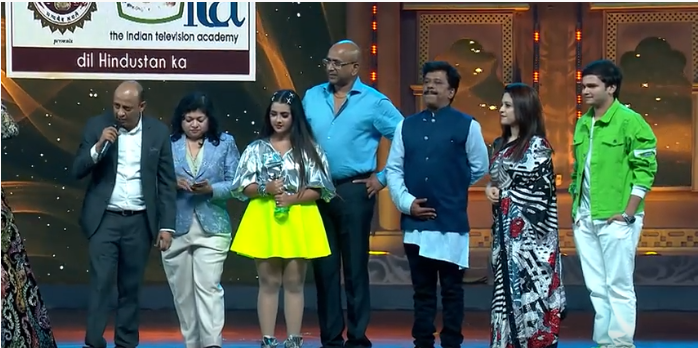 SonyTV's tweet photo. Tara From Satara danced her way in all our hearts, and #TaraFromSatara wins Best Drama Serial at #ITAAwards2019! Congratulations @roshniwalia2001 @ReachEva @AshishDGokhale @SaiiRanade @Shazilkhan @FramesProdu #IdeaTrack https://t.co/eKHNojZgul