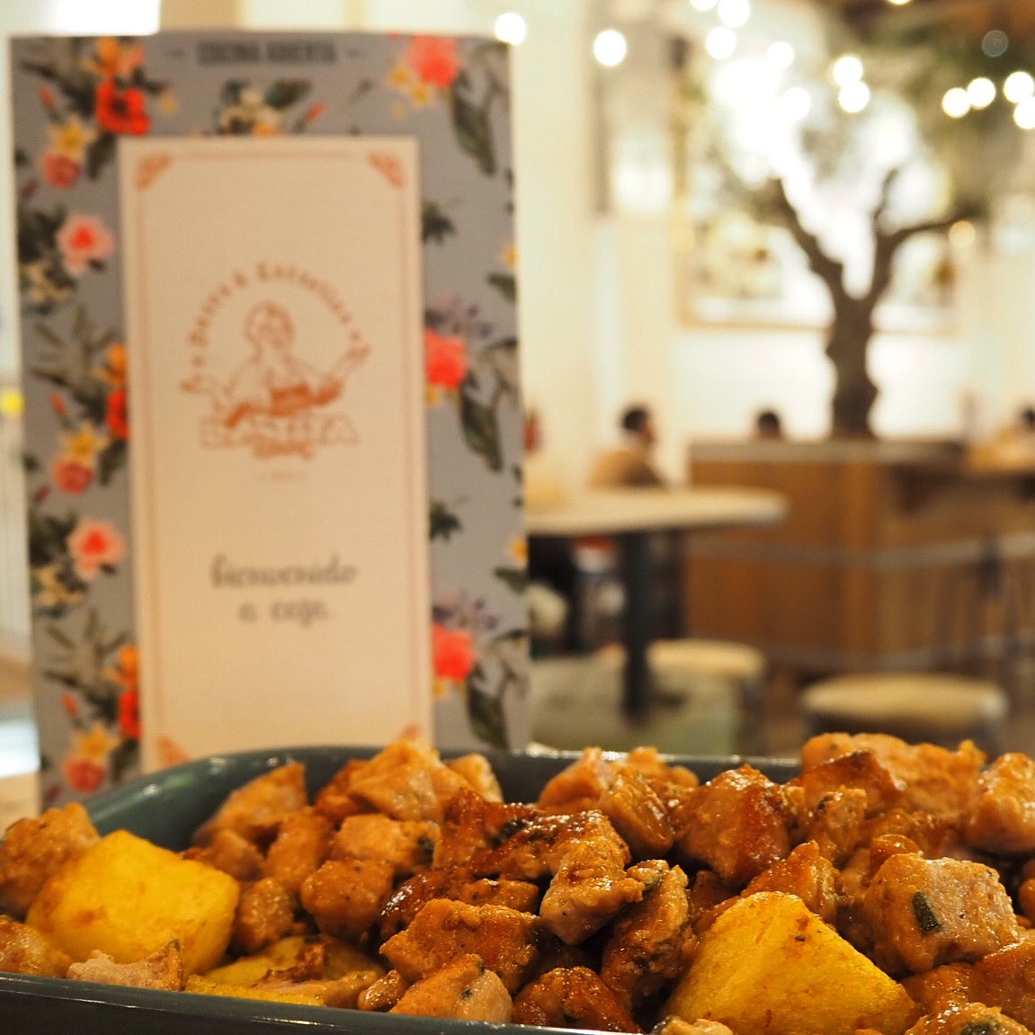 LaTitaVigo's tweet photo. ¿Un poco de raxo para acabar el domingo? ¡Marchando!
.
.
.
#Vigo #brunch #EstrellaGalicia #maeloc #LaTitaRivera #vigomola #vigocity #tanques #cerveza #cerveceros #locales #sidra #cider #bares #baresdevigo #galiciacalidade #galiciamola #galicia https://t.co/ujvzqyZEc0