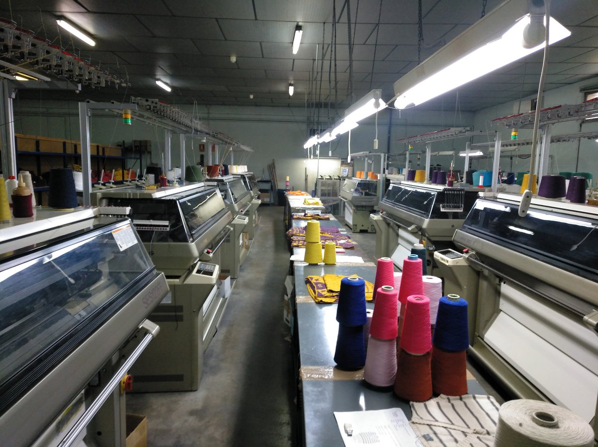 ferestega's tweet photo. Avui hem anat a la John Fil, la cooperativa industrial de gènere de punt de l'Espluga Calba que aquest any compleix el 50è aniversari!! Molt de mèrit seguir funcionant en el sector tèxtil i mantenint llocs de treball, aui son 40 sòcies. Felicitats!! #johnfil #stjor #lesplugacalba https://t.co/2UhO6EFUIc