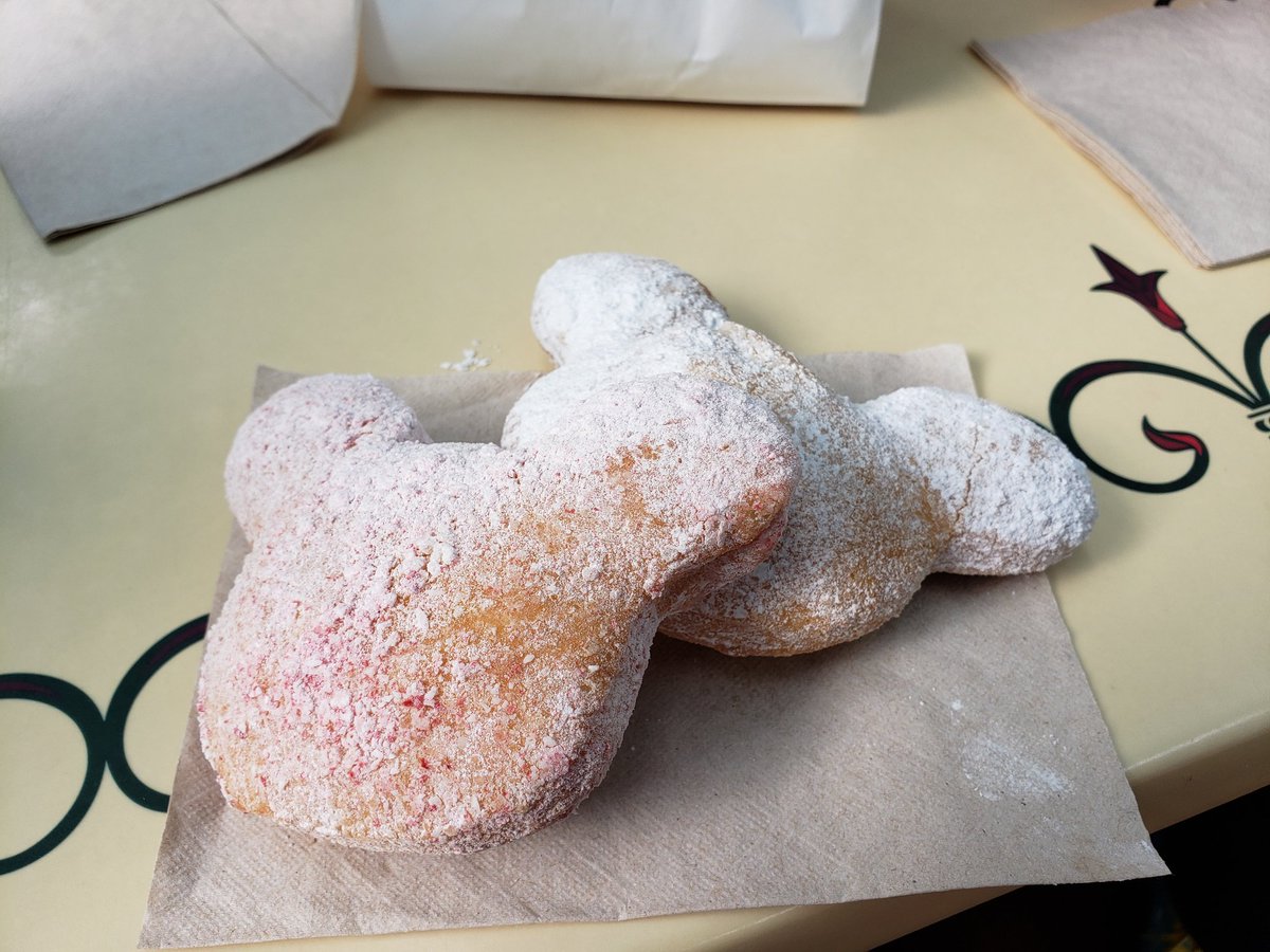 High5sAreFree's tweet photo. Breakfast of champions @Disneyland
#AllTheBeignets https://t.co/poTBH9RYHg