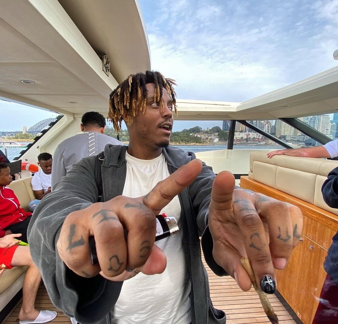 lisasantagata_'s tweet photo. LEGEND @JuiceWorlddd RIP💔😭 https://t.co/rRLcNuVKAS