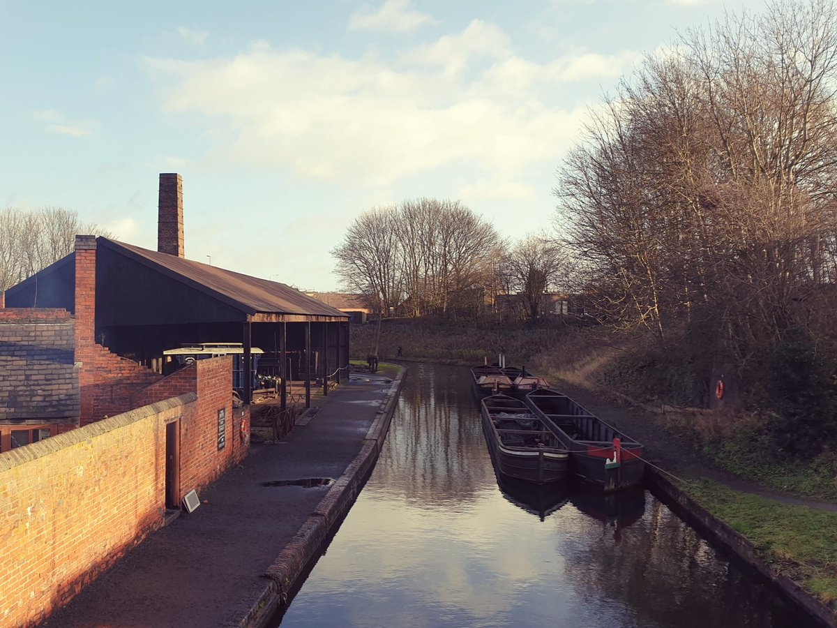 Giovyfh's tweet photo. 4 foto per raccontare una giornata piena. C'รจ stata la bellezza storica della Black Country unita ai contrasti di Birmingham. Una giornata che mi ha resa felice. #itravelforculture #visitbham https://t.co/MKAMeZILqL