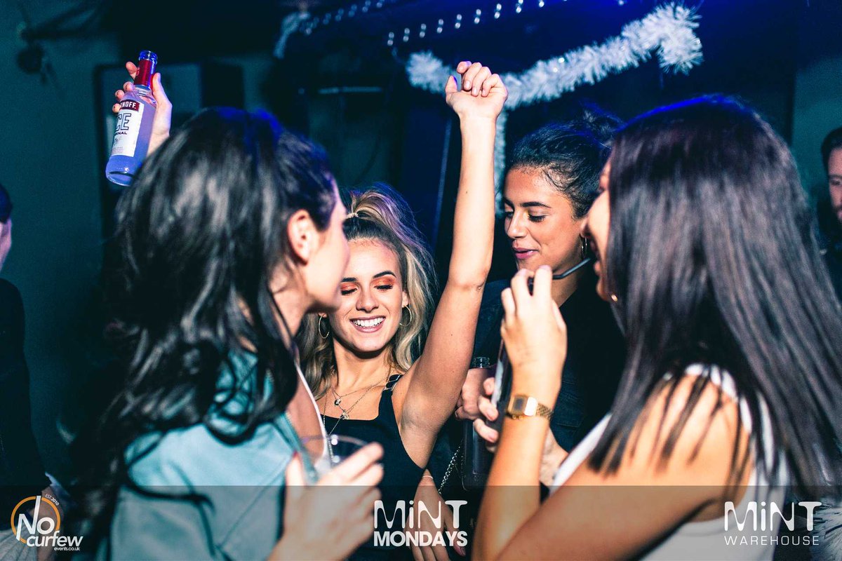 There are only 100 tickets remaining for 'MiNT Mondays - Let it Snow!' tomorrow 💚🎅🏻

Secure your entry now via bit.ly/2OLwH4S ❄️