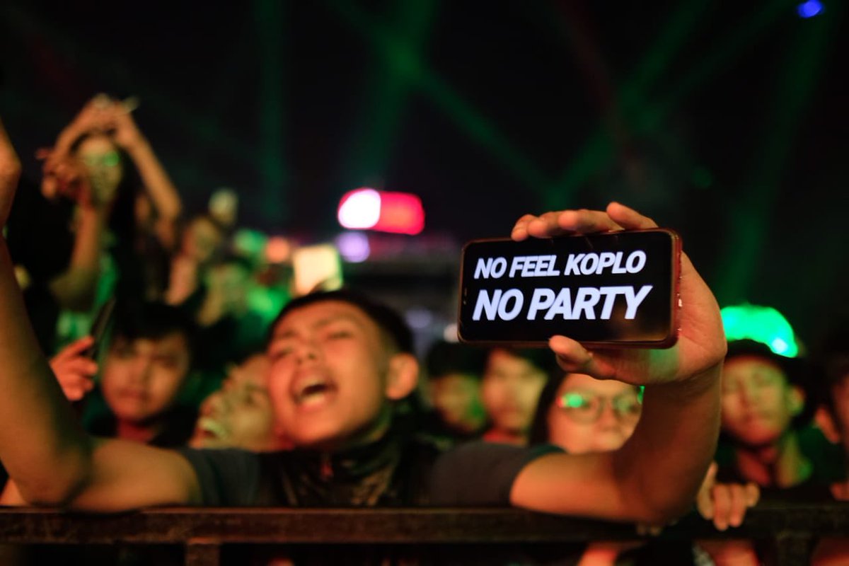 SuperMusic_ID's tweet photo. Itโs a wrap! Usai sudah gelaran @hellprint 2019. Para performers dari berbagai genre sukses ngajak Superfriends karaoke bareng sampai joged bareng. Cuma di #HELLPRINT2019: United Day 7!๐ฅ
#SUPERMUSIC #UNITEDDAY7 https://t.co/TMd8nfxAVm