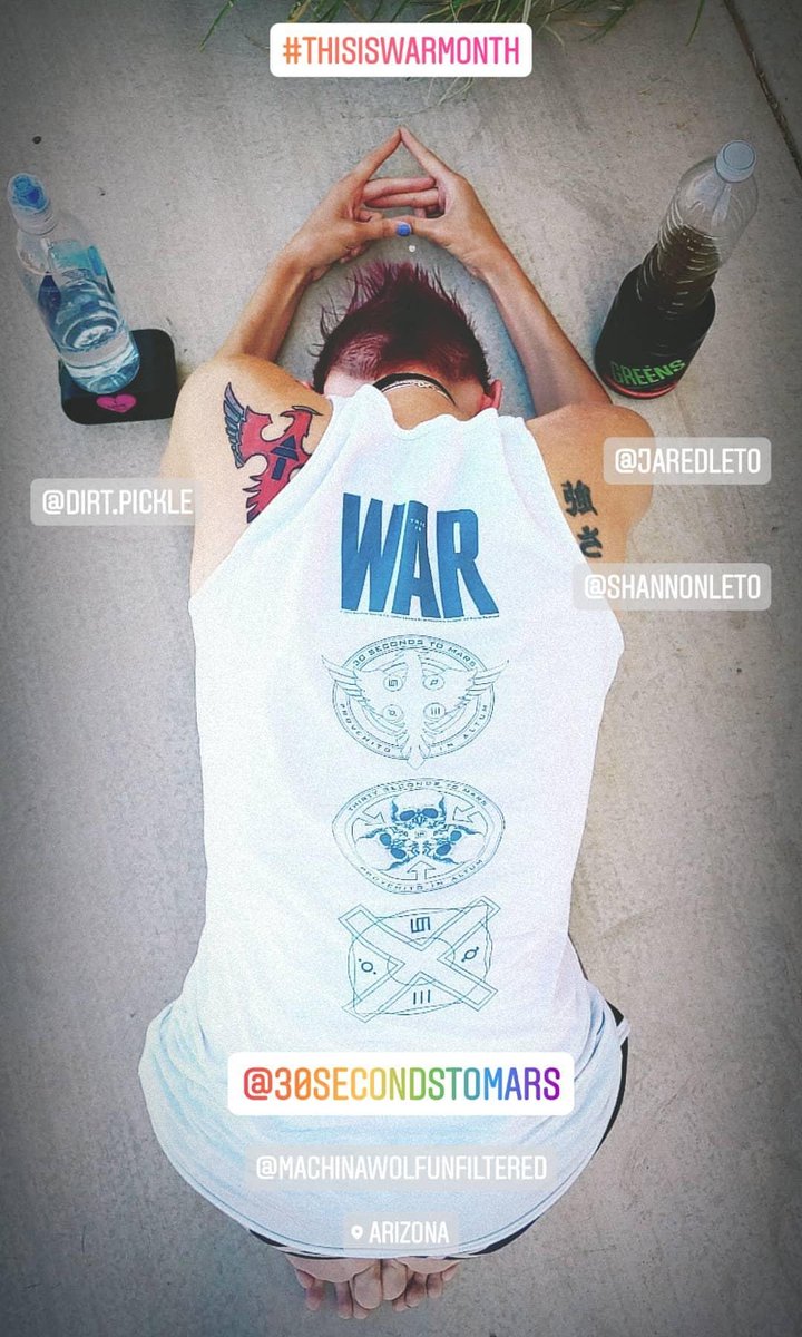 jtude's tweet image. Happy #THISISWARMONTH @JaredLeto @ShannonLeto @30SECONDSTOMARS 🔺🐺🔺 #triadpower 😍🐺😘