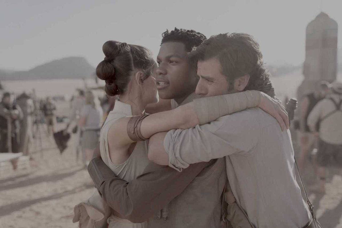 𝘉𝘜𝘚𝘊𝘖 𝘈 
                     
            ⤻ 𝗣𝗢𝗘 𝗗𝗔𝗠𝗘𝗥𝗢𝗡 ㇂ 𝗙𝗜𝗡𝗡  ｡  〞

𝙞. Rol medio / extenso
𝙞𝙞. Star Wars Fandom. 

         ─── RT?