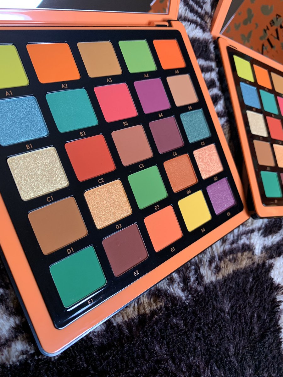 Natachalight's tweet photo. Concours sur Instagram pour remporter la Norvina volume 3 🎉
Dernier concours de l’année 2019 🥰

Pour participer RT + me follow 

Fin du concours le vendredi 20 décembre ❤️

https://t.co/rAdsvOxeDU https://t.co/xLVc23GgQO