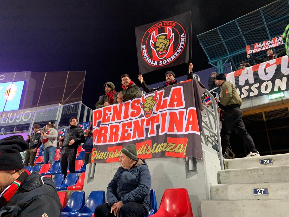 ClubPenisola's tweet photo. Eccoci! Arrivati! Anche stasera al fianco dei ragazzi! Al Diavolo la distanza! Forza #Milan! 🔴⚫️ #BolognaMilan https://t.co/MgNcuHDH7u