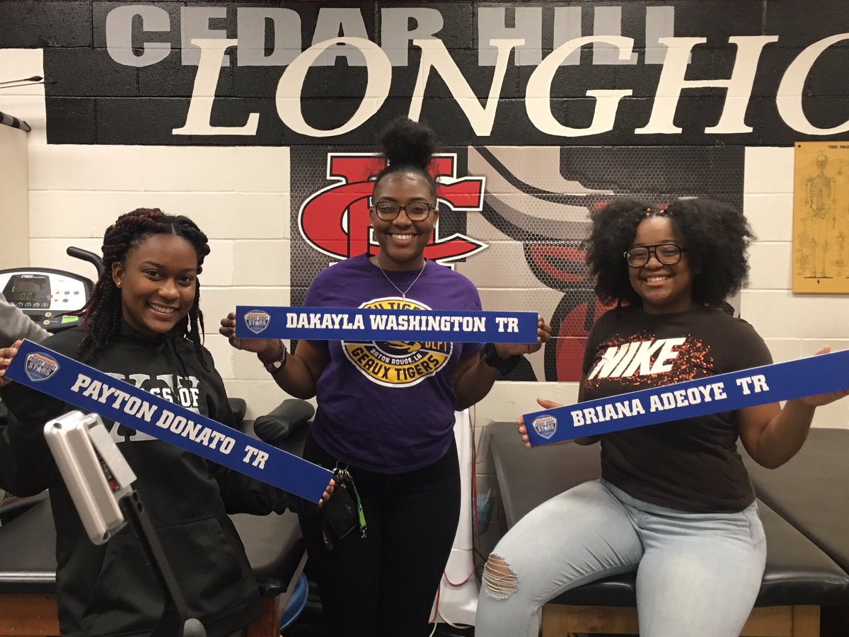 A huge thank u 2 r amazing Acting AD Melanie Benjamin 4 making sure r student ATs received playoff name plates.  Received so many genuine thank yous & smiles from our students! @cedarhillisd @CHLonghorns @TheHillTthlFB @LonghornSpeed @coaCHhutch92 @CoachKelleyCHHS @CHHS_Press