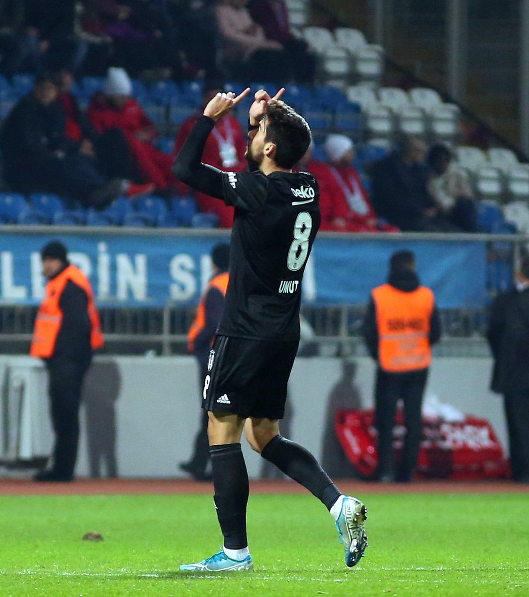 Beşiktaş Umuttur.
Umut, Dimdik Ayakta!