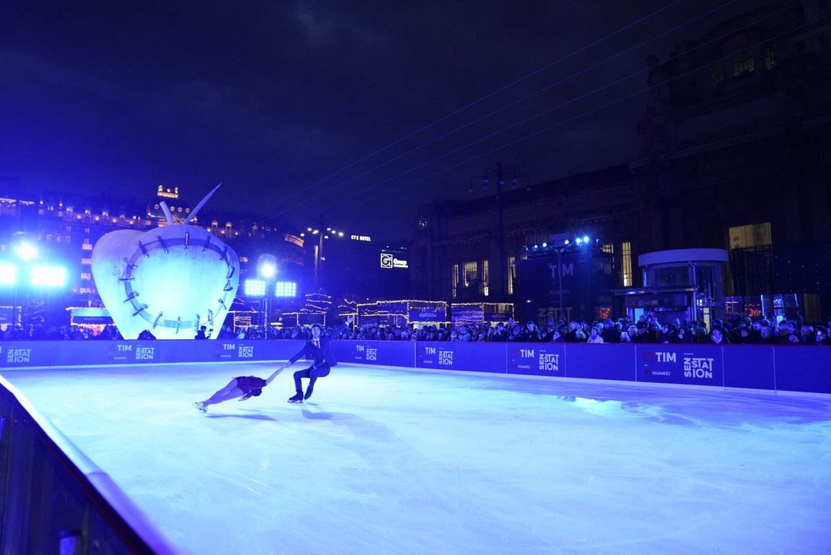 TIM_Official's tweet photo. Dall’8 dicembre al 6 gennaio a Milano tutti potranno vivere TIM #SenStation con tante emozioni: TIM Magic Cell, Projections Super Show, Ice Park e Zip Line ad Alta Velocità. https://t.co/djnle15c75