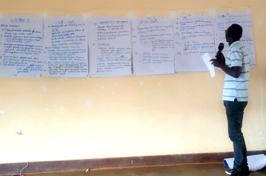 menyumenyeshe's tweet photo. #kabezi Un atelier intergénérationel entre jeunes, administratifs et parents, qui vise l'amélioration d'un dialogue autour des questions liées à la #SSRAJ. Dans cette rencontre, les jeunes ont eu l’occasion d’aborder les sujets sensibles de leur quotidien. https://t.co/ip98waMmgZ