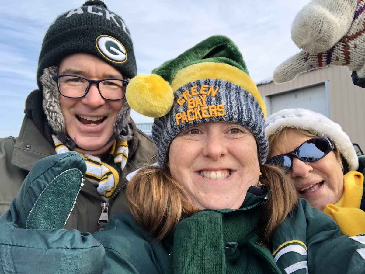 SaraApril24's tweet photo. #getloudlambeau https://t.co/hJ1JXAvPYM