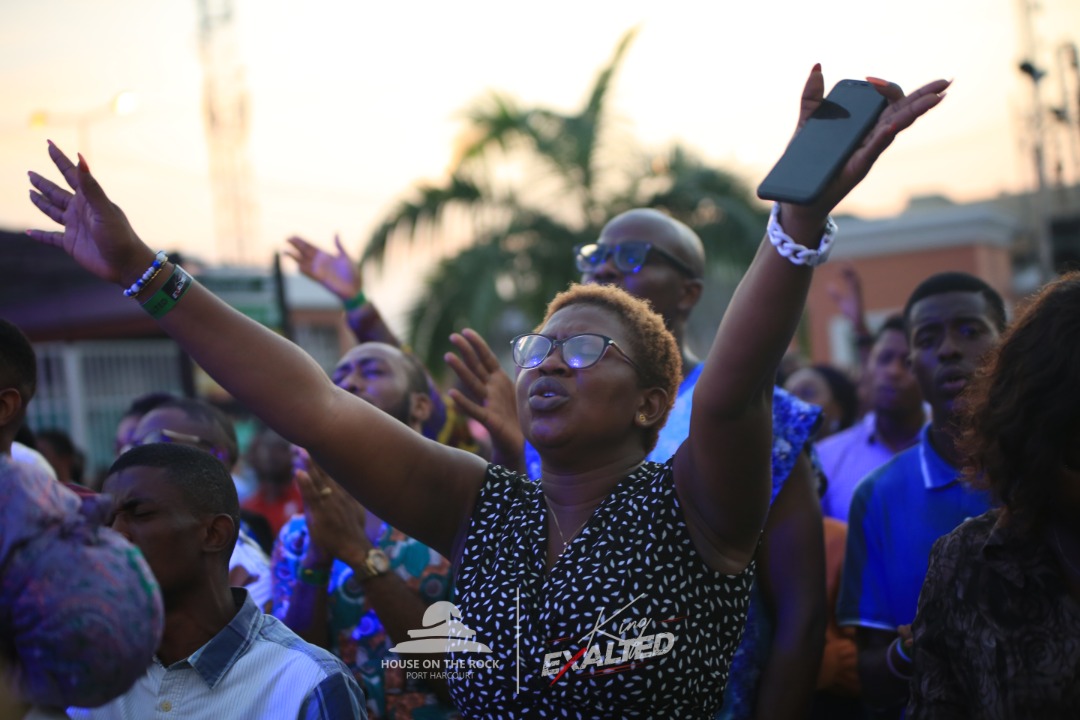 HOTRphc's tweet photo. Men and Women praising God from the bottom of their heart.
#KingExalted
#KE2019
#Exalted2019 https://t.co/4USOpLkaXh