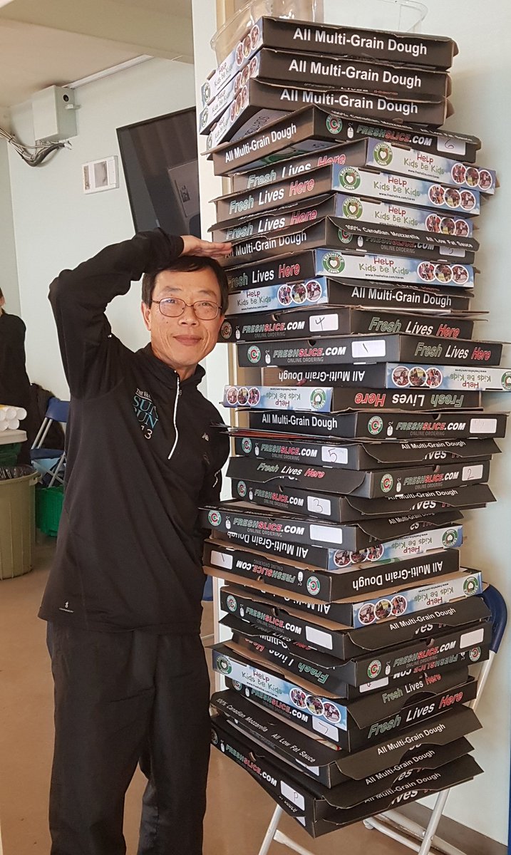 LGRoadRunners's tweet photo. Hooray for @pizzafreshslice #jerichovillage #almastreet who delivered 31 (count them) xl pizzas for the #GunnerShawRace yesterday. Leftovers? Haha no! Thanks to Kan and his team for their support again this year! ππππ https://t.co/pw6SJmZcy9