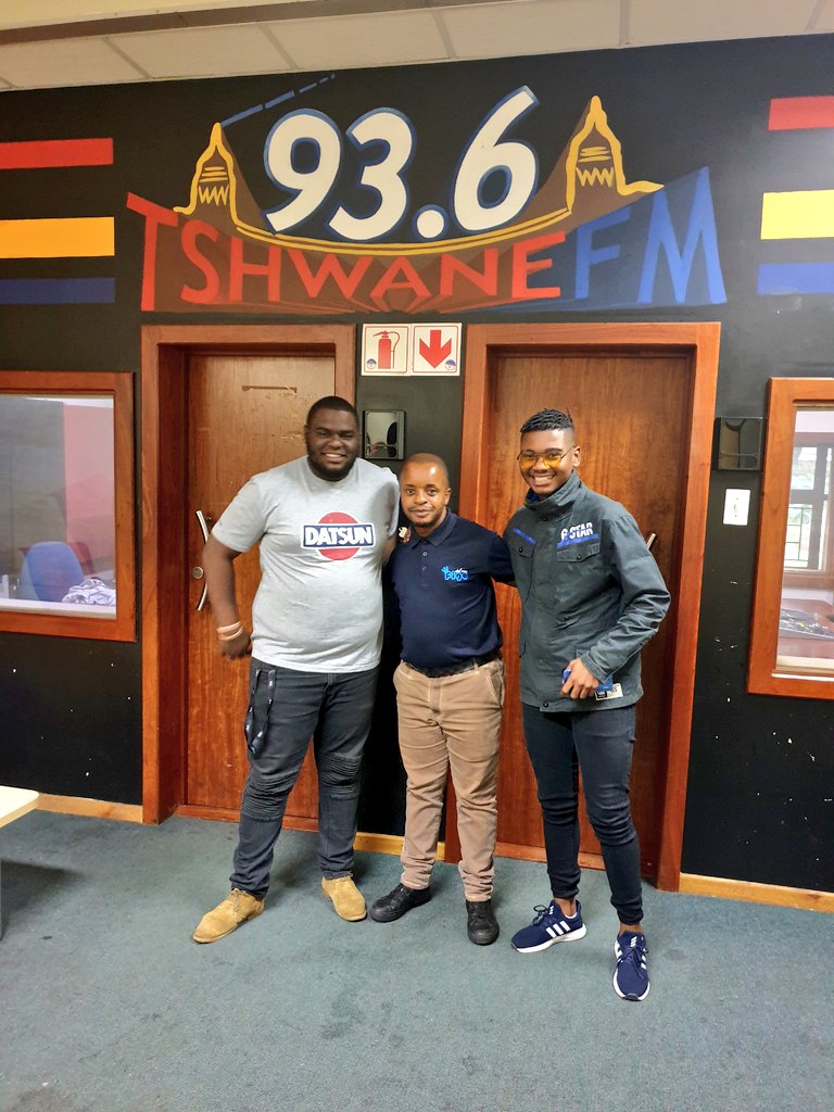Figodelmar's tweet photo. @deigh_sa @FlavorDeep @WizeUpTshwaneFM what an awesome interview 🙏🔥🔥🔥🔥🔥📸📸📸📸📽📽📽
#mabebeza #shayaamagetdown #Deigh #Delmarmusic #FIGODELMAR #music #entertainment #goodvibes https://t.co/gPb7VzeRzW