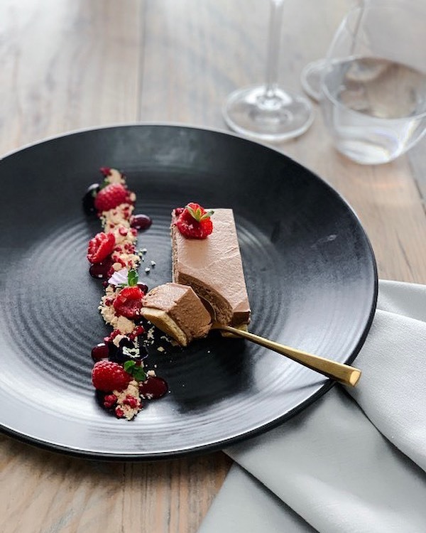 Choosing what to eat for your wedding day is tricky, so many guests to consider, special diets to worry about and so many opinions to hear along the way. 
Our advice? Be guided by what you LOVE to eat. Stay true to yourselves and each other as a couple a… ift.tt/38lvngG