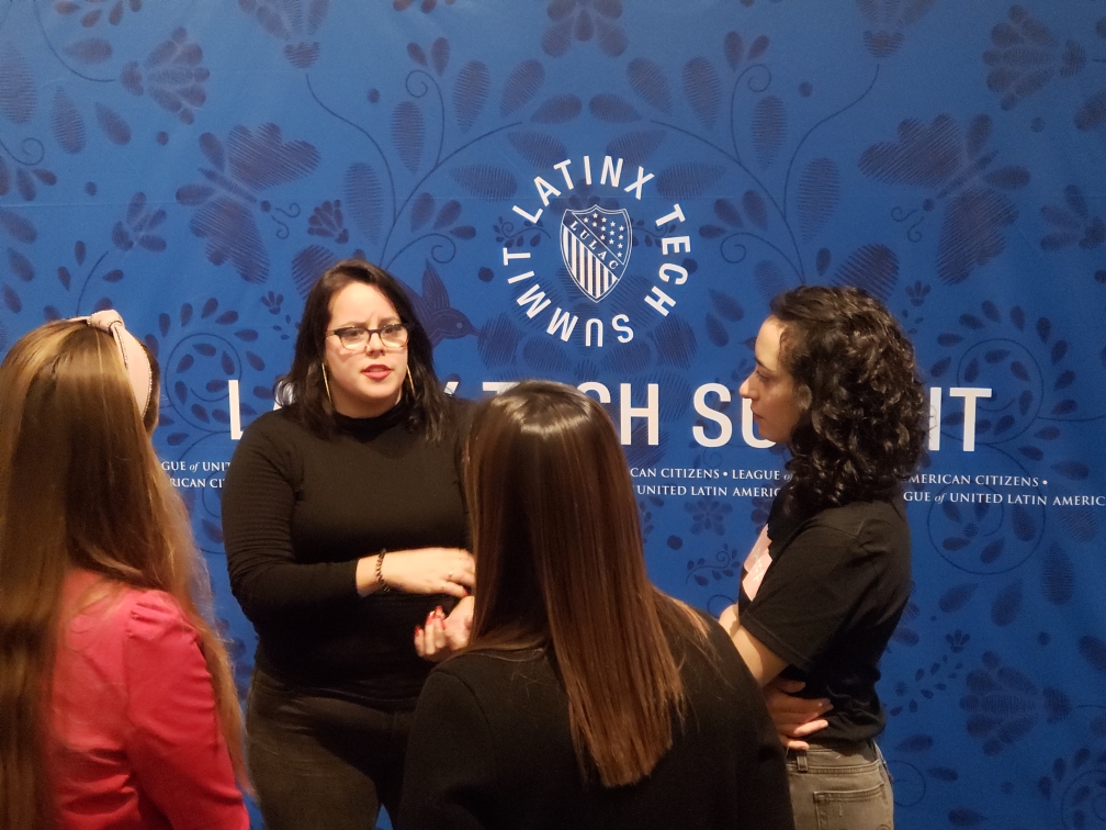 LULAC's tweet photo. It's day 2 of the Latinx Tech Summit in Denver! Here we have @technolochicas inspiring young Latinas to be the future leaders of technology for tomorrow. We can't wait to continue to share the power of visibility and innovation for our communities. #LTS19 https://t.co/1vmeCJk6Z3 https://t.co/Fq3tJjWaPY