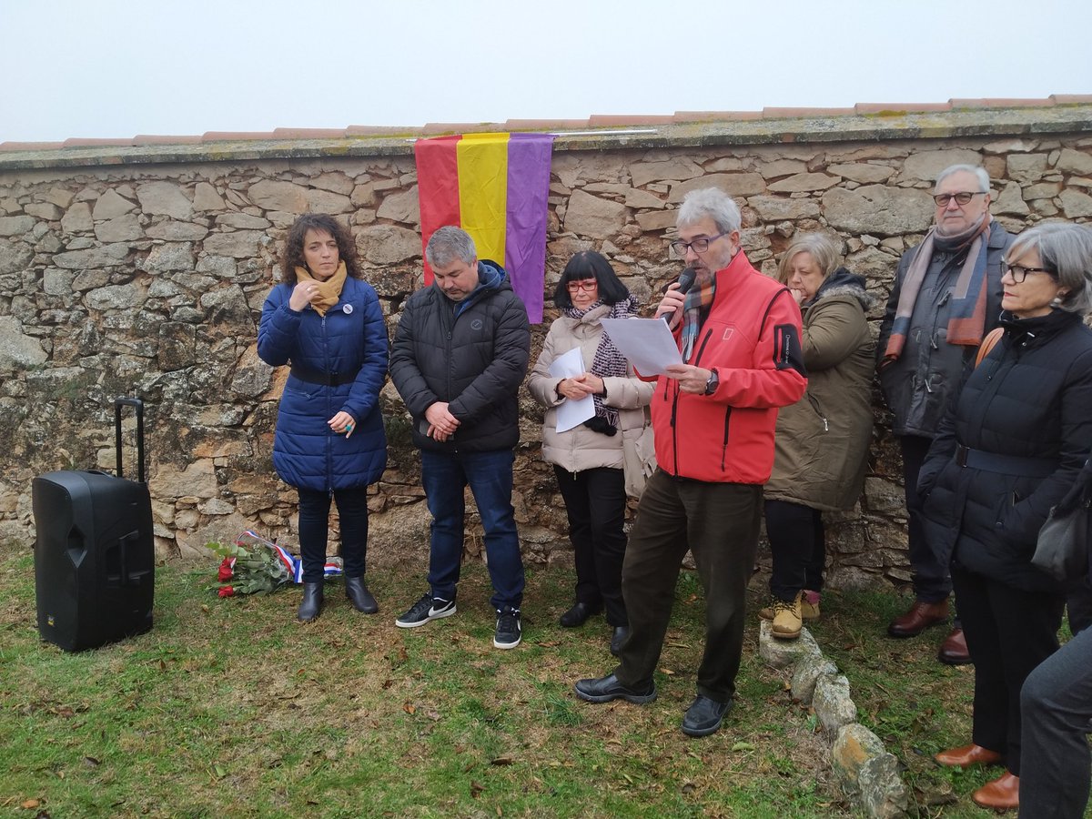 CisquetMaqui's tweet photo. L'Amical d'Antics Guerrillers hem recordat avui a Sant Mateu del Bagés els 10 maquis executats per la GC el desembre de 1944. Mantinguem sempre viva la memòria dels nostres herois antifeixistes. @Exprespol @catmemoria No us oblidem! https://t.co/kZvFNGvaiD