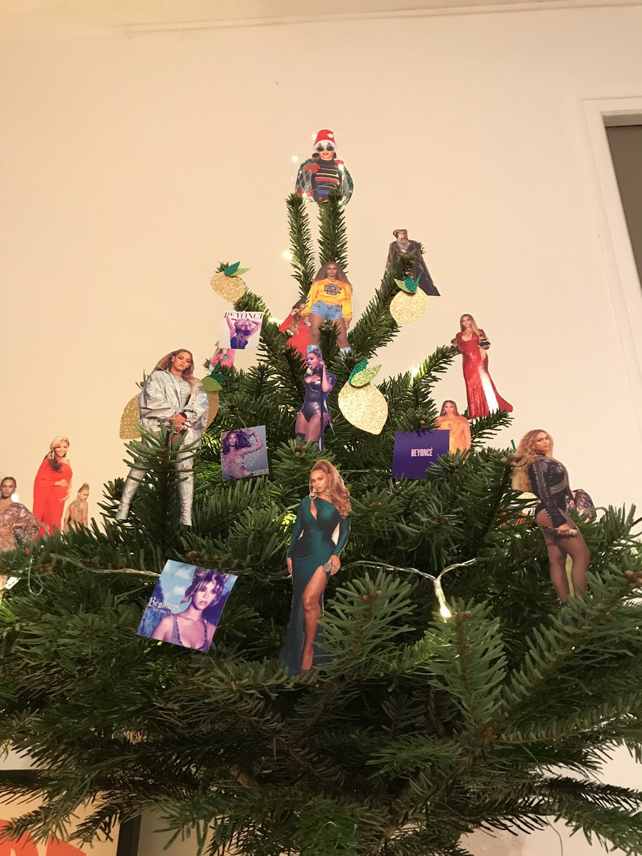 painveryperdu's tweet photo. #beyhive are you ready to see my christmas tree ???? I don’t think you ready...💅🏾🐝 https://t.co/iac8wrjKPb