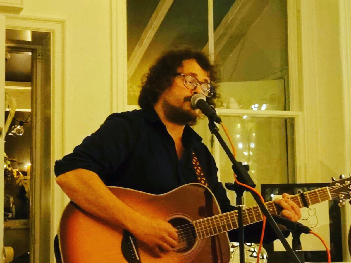 HugoKensdale's tweet photo. Wonderful to play a #sofaconcert in a house in #Newmills last night. Lovely people, #mincepies #mulledwine , much wine + good times had. https://t.co/ClWOOl0iSA