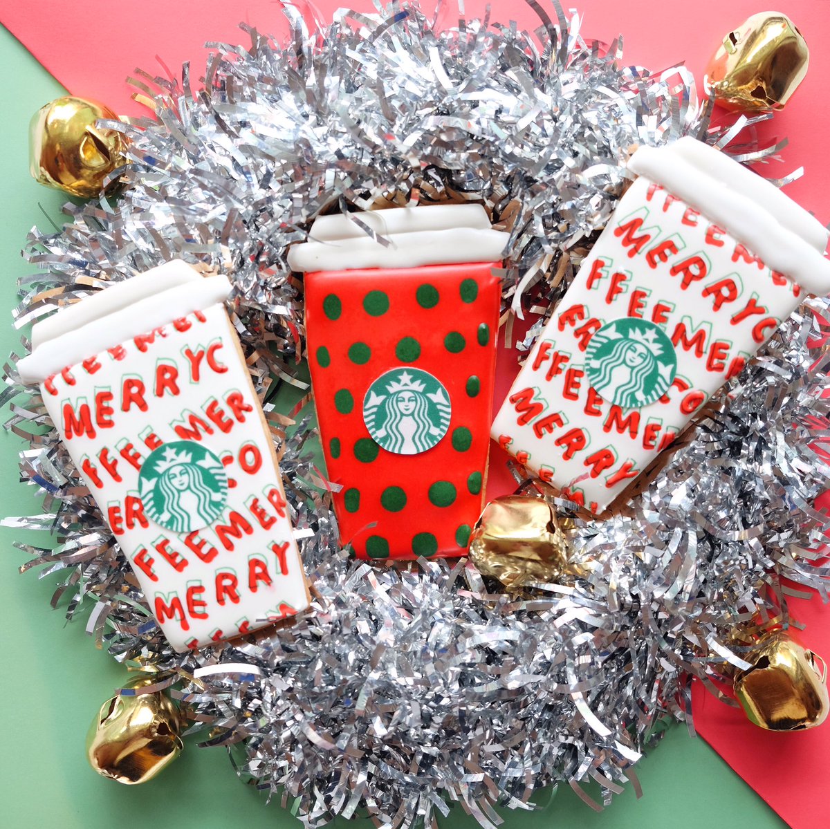 Today’s good mood is sponsored by coffee <a href="/Starbucks/">Starbucks</a> ☕️ 😴 What is your favorite holiday drink this season? instagram.com/p/B50mYd1npqE/… #coffeetime #starbucksholiday #cookies